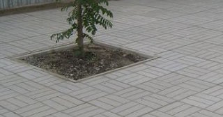 Качественная тротуарная плитка серого цвета в Новом Уренгое в октябре