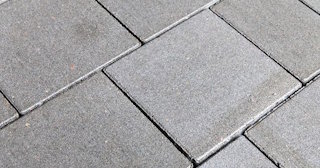 Гранитная брусчатка для дорожек и площадок в Новом Уренгое в октябре
