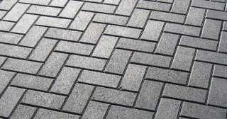 Укладка тротуарной плитки в Новом Уренгое в октябре
