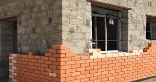 Профессиональная облицовка цоколя дома в Новом Уренгое в октябре