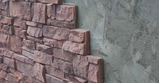 Качественная отделка цоколя фундамента снаружи в Новом Уренгое в октябре