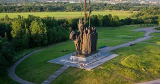 Благоустройство памятников в Новом Уренгое от 936 руб. – компания ТротуарнаяПлитка