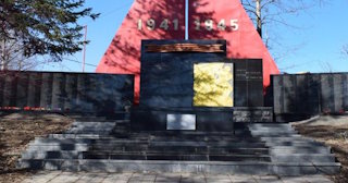 Профессиональное благоустройство памятников в Новом Уренгое в октябре